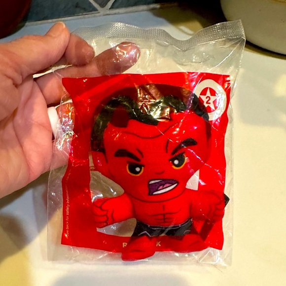 CAPTAIN AMERICA MARVEL STUDIOS BRAVE NEW WORLD RED HULK MCDONALDS HAPPY MEAL TOY - Picture 7 of 9
